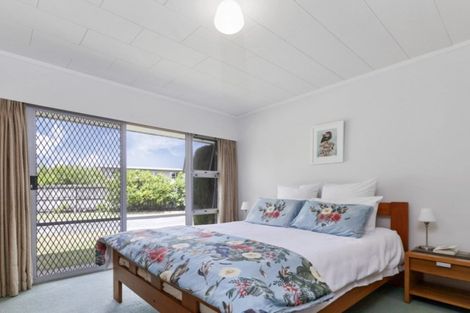 Photo of property in 39 Harbour View Road, Point Wells, 0986