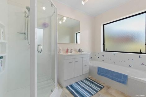 Photo of property in 9 Milan Drive, Glen Eden, Auckland, 0602