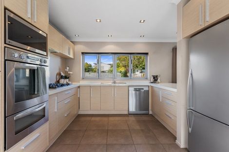 Photo of property in 28 Andrew Place, Otumoetai, Tauranga, 3110