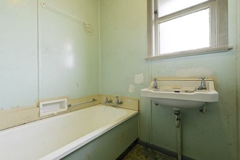 Photo of property in 2 Windsor Road, Bellevue, Tauranga, 3110