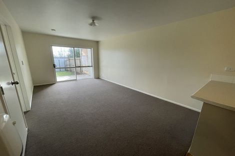 Photo of property in 5/242 Great North Road, Henderson, Auckland, 0612