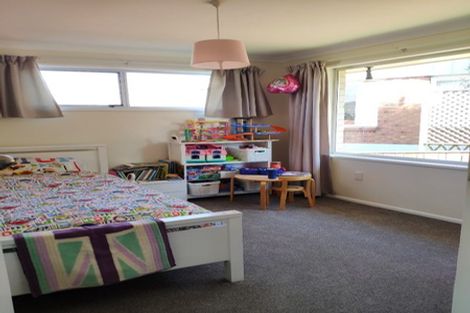 Photo of property in 42 Churton Drive, Churton Park, Wellington, 6037