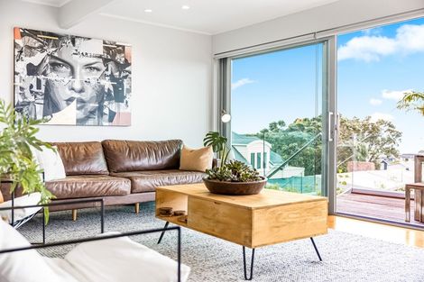 Photo of property in 2/5 Hauraki Road, Hauraki, Auckland, 0622