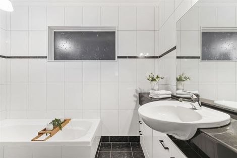 Photo of property in 39 Lonely Track Road, Fairview Heights, Auckland, 0632