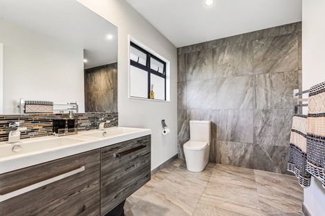 Photo of property in 34 Greenfield Drive, Western Heights, Hamilton, 3200