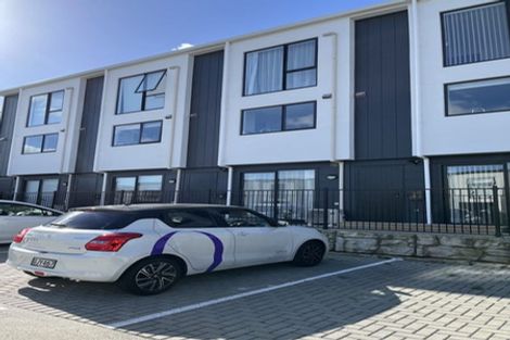 Photo of property in 2 Mikoikoi Crescent, Mangere Bridge, Auckland, 2022