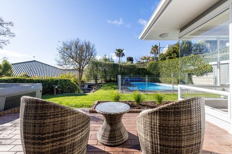 Photo of property in 21 Busby Hill, Havelock North, 4130