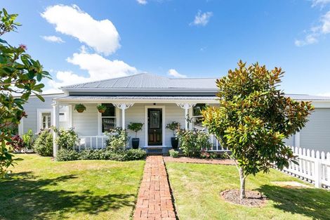 Photo of property in 8 Clifford Road, Johnsonville, Wellington, 6037