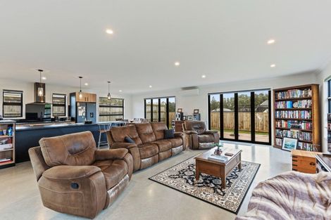 Photo of property in 11 Smith Street, Lepperton, New Plymouth, 4373