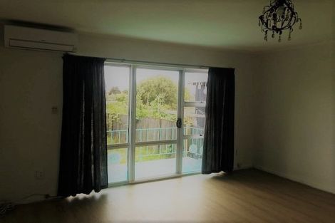 Photo of property in 2/102 Lynwood Road, New Lynn, Auckland, 0600