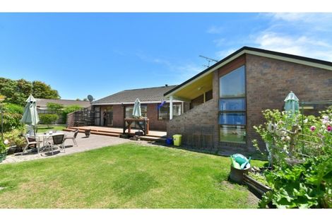 Photo of property in 32 Walton Street, Red Beach, 0932