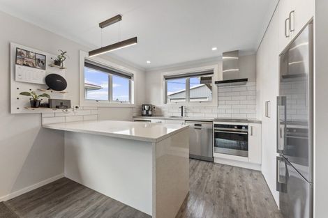 Photo of property in 12 Pembroke Street, Highbury, Palmerston North, 4412