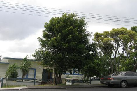 Photo of property in 2/12 Sunnynook Road, Sunnynook, Auckland, 0620