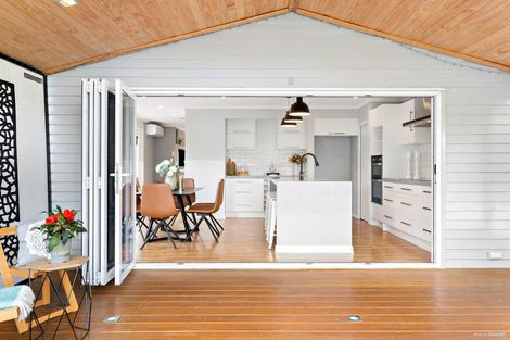 Photo of property in 126 Chivalry Road, Glenfield, Auckland, 0629
