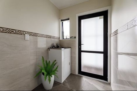 Photo of property in 17 Dungarvon Place, Clendon Park, Auckland, 2103