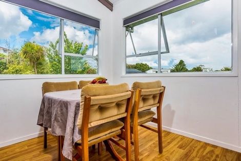 Photo of property in 21 Donovan Avenue, Massey, Auckland, 0614