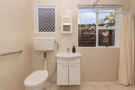 Photo of property in 1 Guernsey Place, Fitzherbert, Palmerston North, 4410