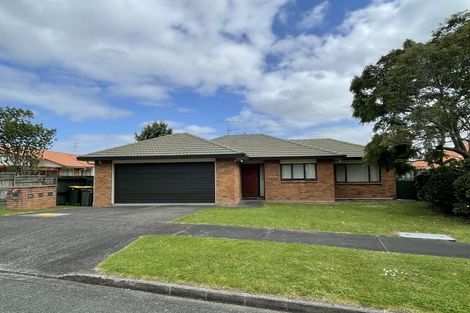 Photo of property in 14 Gillett Place, Botany Downs, Auckland, 2014