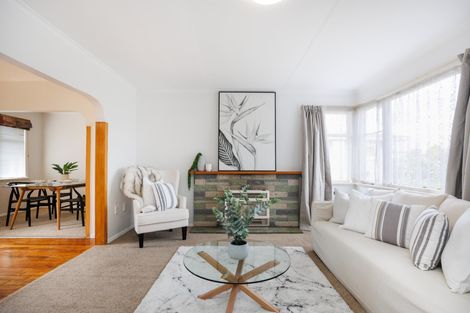 Photo of property in 27 Pembroke Street, Highbury, Palmerston North, 4412