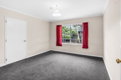 Photo of property in 16 Rosebank Avenue, Kelvin Grove, Palmerston North, 4414