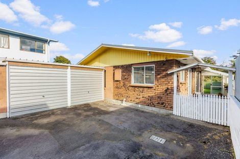 Photo of property in 82 Pioneer Road, Moturoa, New Plymouth, 4310