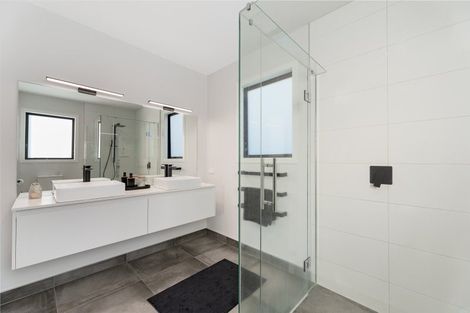 Photo of property in 42 Oceana Drive, Welcome Bay, Tauranga, 3175