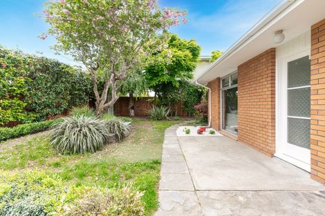 Photo of property in 17 Tudor Avenue, Ilam, Christchurch, 8041