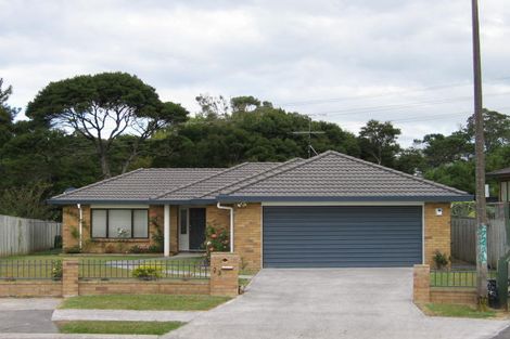 Photo of property in 23 Lanier Place, Glendene, Auckland, 0602