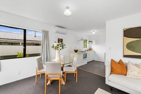 Photo of property in 4 Grainger Road, Te Atatu South, Auckland, 0610