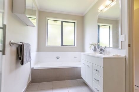 Photo of property in 112 Saint James Drive, Huntington, Hamilton, 3210