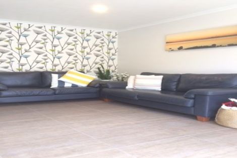 Photo of property in 10/17 Harbour View Road, Te Atatu Peninsula, Auckland, 0610