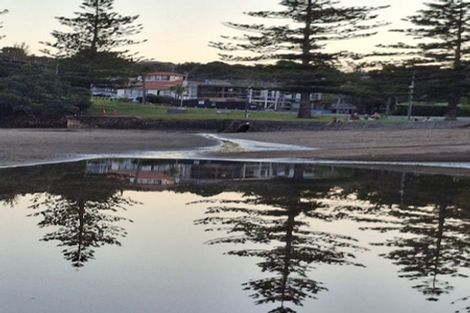 Photo of property in 2/918 Beach Road, Waiake, Auckland, 0630