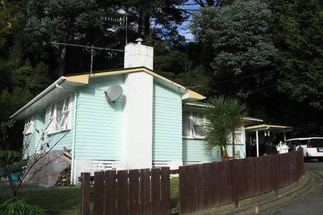 Photo of property in 18 Thomson Grove, Stokes Valley, Lower Hutt, 5019