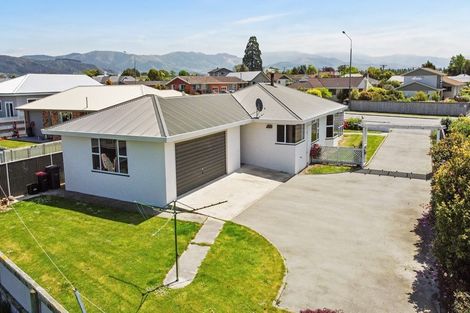 Photo of property in 19 Timaru Road, Waimate, 7924