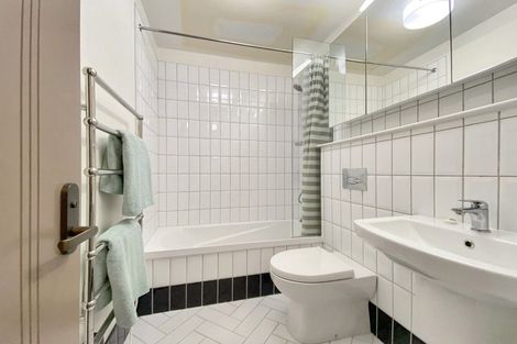 Photo of property in 201/3 Roxburgh Street, Mount Victoria, Wellington, 6011