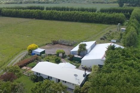 Photo of property in 991 Parewanui Road, Parewanui, Bulls, 4894