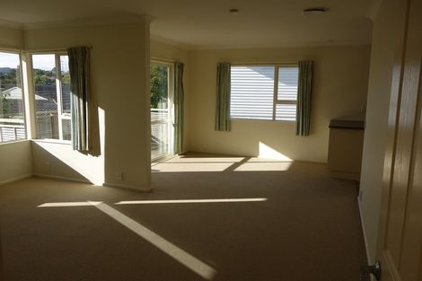 Photo of property in 6b Kinapori Terrace, Newlands, Wellington, 6037