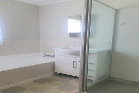 Photo of property in 22 Penfold Place, Henderson, Auckland, 0610