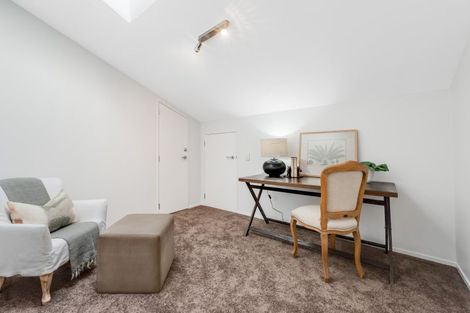 Photo of property in 53 Manor Park, Sunnyhills, Auckland, 2010