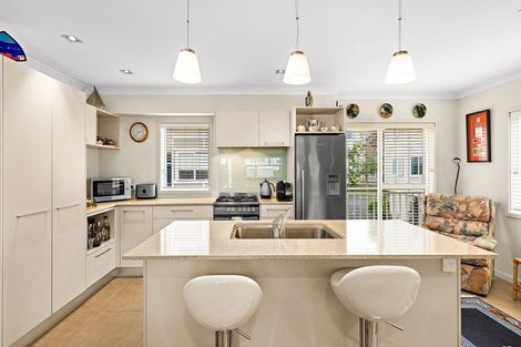 Photo of property in 31 Kensington Drive, Orewa, 0931