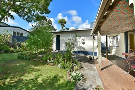 Photo of property in 28 Puriri Street, Helensville, 0800