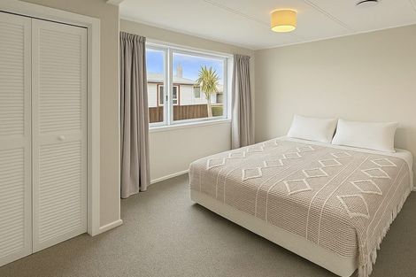 Photo of property in 6 Salford Street, Newlands, Wellington, 6037