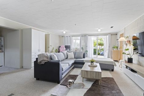 Photo of property in 8 Hamlet Place, Pukekohe, 2120