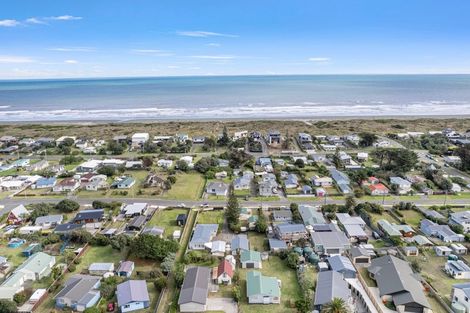 Photo of property in 50 Park Avenue, Waitarere Beach, Levin, 5510