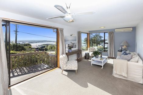 Photo of property in 127 Moncks Spur Road, Redcliffs, Christchurch, 8081
