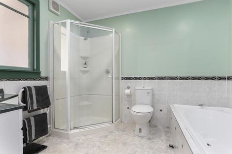 Photo of property in 124 Glendale Road, Glen Eden, Auckland, 0602