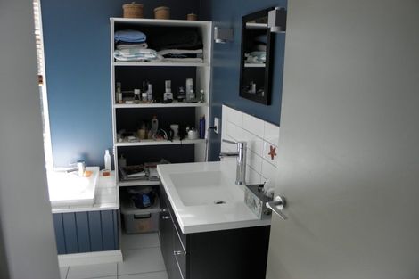 Photo of property in 45 Garden Road, Northland, Wellington, 6012