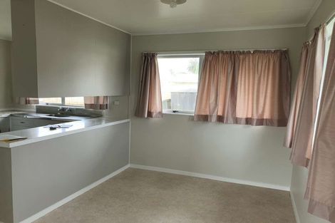 Photo of property in 2/35 Paramu Avenue, Birkdale, Auckland, 0626