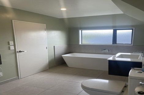 Photo of property in 32 Berkshire Drive, Avonhead, Christchurch, 8042