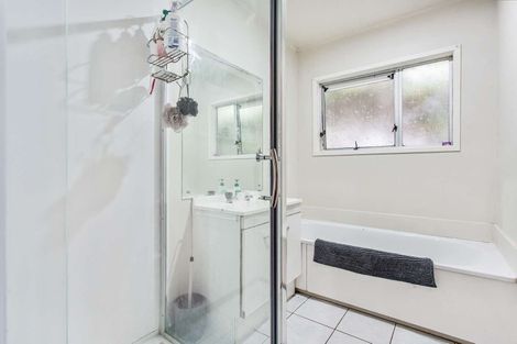 Photo of property in 5 Lysander Crescent, Beach Haven, Auckland, 0626